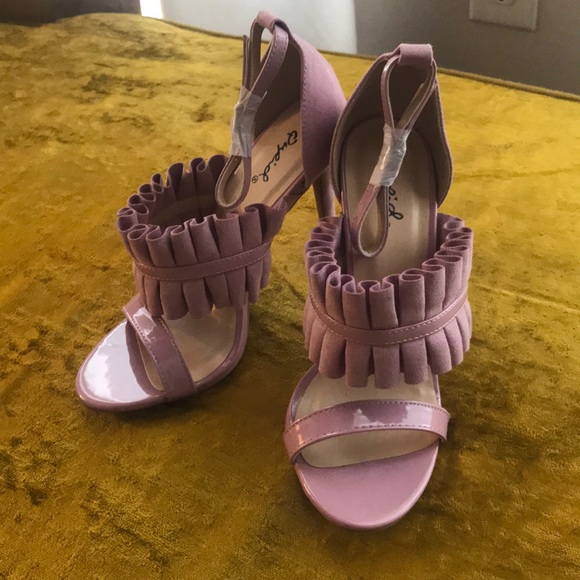 New Blush Adorable Heels - Picture 2 of 4